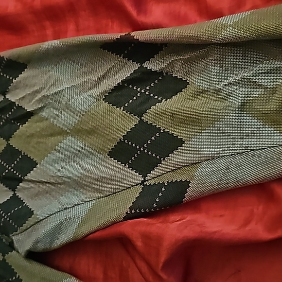 Leggings with a unique print on them. - Picture 2 of 2